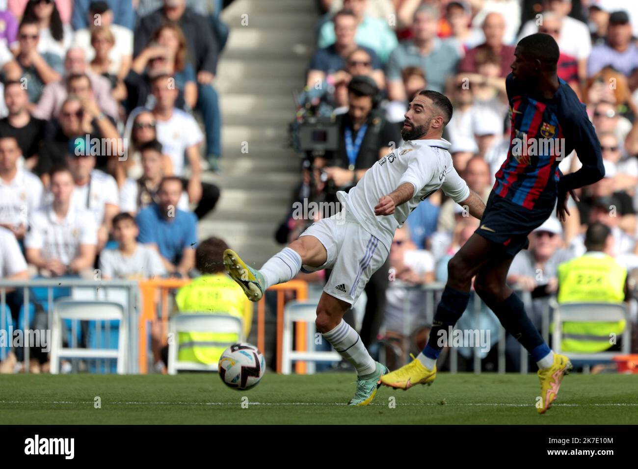 Madrid, Spanien. 16th Oct, 2022. Madrid Spain; 10.16.2022.- Carvajal (L). Real Madrid vs Barcelona match of the Spanish Football League on matchday 9 held at the Santiago Bernabeu stadium in the capital of the Kingdom of Spain. Final score 3-1 Goals Real Madrid Karim benzema 12  Federico Valverde 35  and Rodrygo Goes 90   1 Goal Barcelona Ferran torres 83  Credit: Juan carlos Rojas/dpa/Alamy Live News Stock Photo