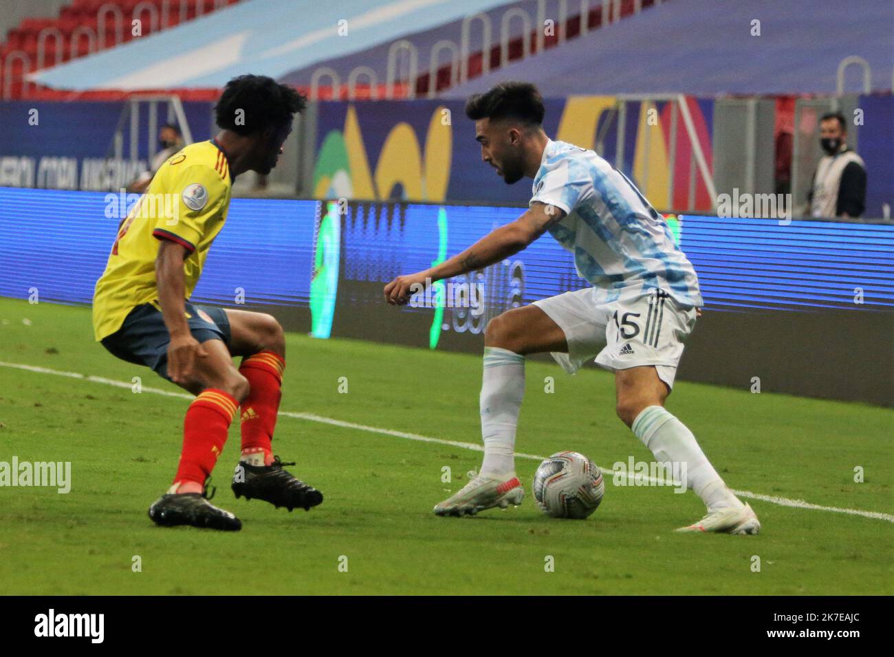 ©Laurent Lairys/MAXPPP - J Cuadrado of Colombia and N Gonzales of Argentina during the Copa America 2021, semi-final football match between Argentina and Colombia on July 6, 2021 at Estádio Nacional Mané Garrincha in Brasilia, Brazil photos Laurent Lairys /MAXPPP Stock Photo