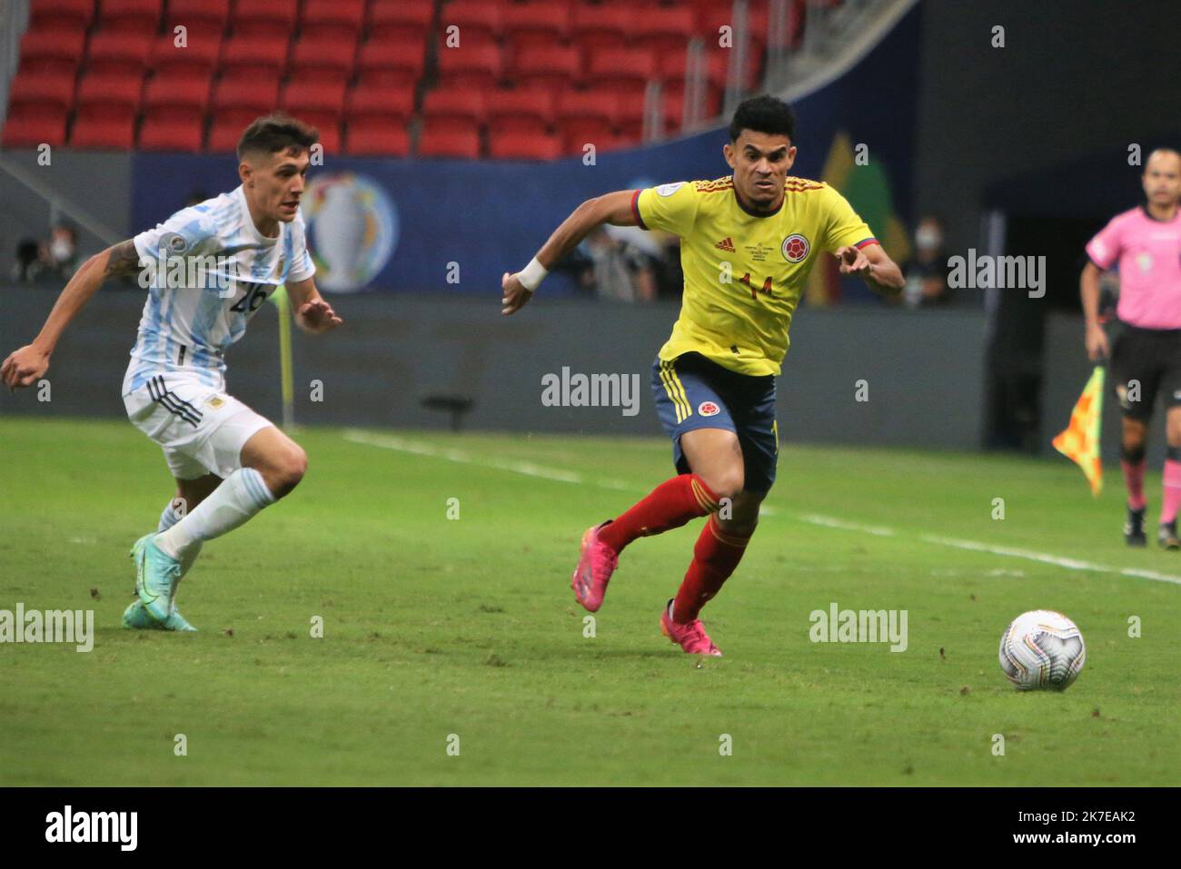 ©Laurent Lairys/MAXPPP - L Diaz of Colombia and N Molina of Argentine during the Copa America 2021, semi-final football match between Argentina and Colombia on July 6, 2021 at Estádio Nacional Mané Garrincha in Brasilia, Brazil photos Laurent Lairys /MAXPPP Stock Photo