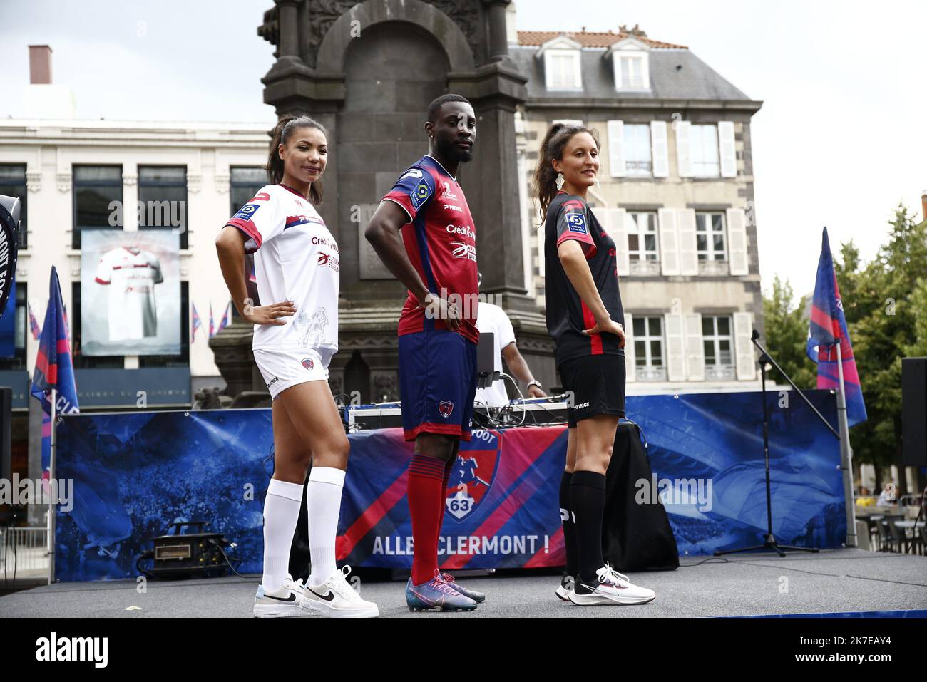 Thierry LARRET MAXPPP. Football. Le Clermont Foot 63 L1 presente ses nouveaux maillots. Place de la Victoire.Clermont Ferrand 63 le 10 juillet 2021 Stock Photo Alamy