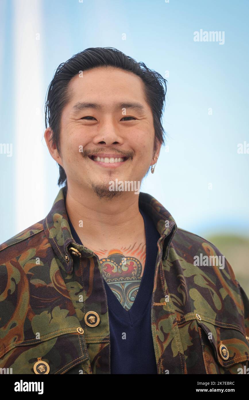 ©PHOTOPQR/LE PARISIEN/Fred Dugit ; Cannes ; 13/07/2021 ; Cuture / Cinéma Cannes (06), le 13 juillet 2021 Photocall du film BLUE BAYOU (Etats-Unis) [Un Certain Regard]. En présence du réalisateur Justin CHON (Etats-Unis) De l’actrice Linh-Dan PHAM Photo LP / Fred Dugit The 74th Cannes International Film Festival, in France.  Stock Photo