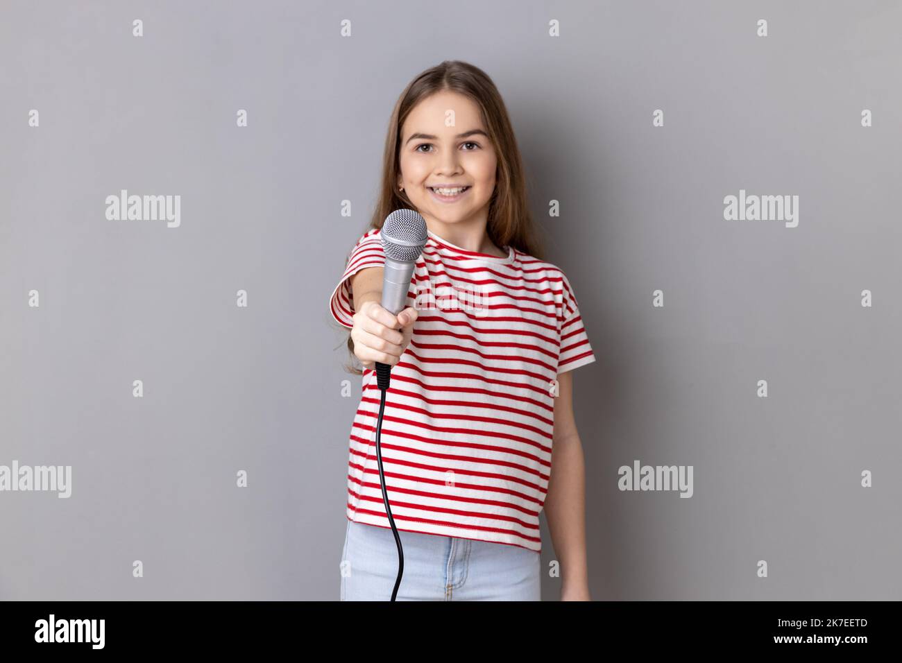 Microphone interview hi-res stock photography and images - Alamy