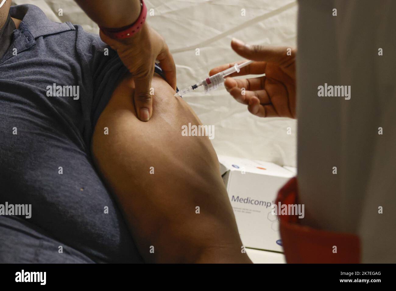 PHOTOPQR/LE PARISIEN/olivier corsan ; Le-Lametin ; 02/08/2021 ; Le  Lamentin, Martinique, France, le 2 août 2021. Un vaccidrome pour le vaccin  contre le COVID-19 a été mis en place au Palais des