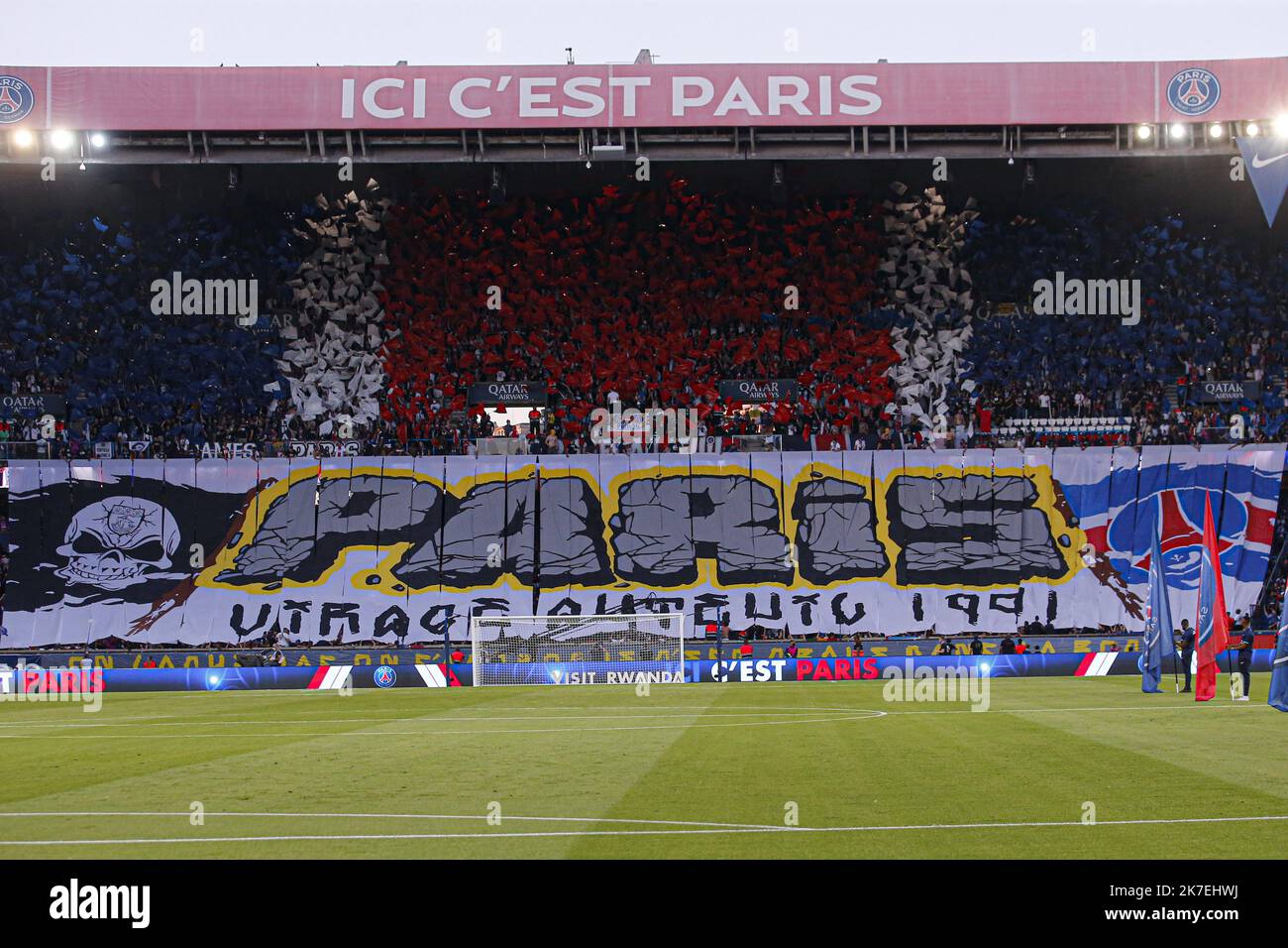 ©Sebastien Muylaert/MAXPPP - Tifo of PSG during the Ligue 1 match between Paris Saint-Germain and RC Strasbourg at Parc des Princes in Paris, France. 14.08.2021 Stock Photo