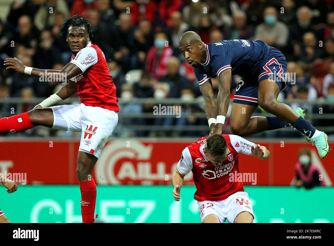©Christophe Petit Tesson/MAXPPP - 29/08/2021 ; REIMS ; FRANCE - Paris Saint Germain's Presnel Kimpembe (R) in action against Thomas Foket (R) of Reims during the French Ligue 1 soccer match between Stade de Reims and Paris Saint Germain in Reims, France, on August 29, 2021. Stock Photo