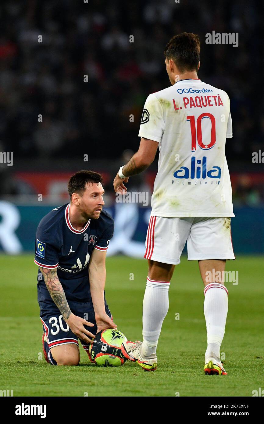 Lionel messi en action hi-res stock photography and images - Alamy