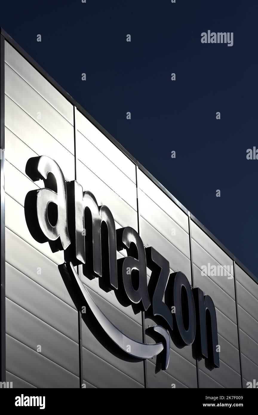 AMAZON logo on the distribution centre England UK Stock Photo - Alamy