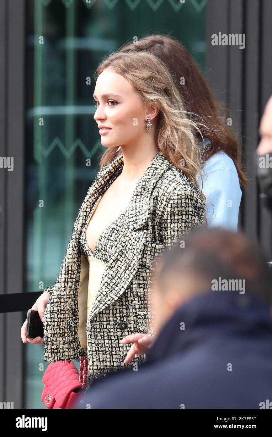 ©Pierre Teyssot/MAXPPP ; Chanel's guests at the 2021 Paris Fashion Week SS 2022 under Covid-19 Pandemic. Paris, France on October 5, 2021. Lily-Rose Depp. Â© Pierre Teyssot / Maxppp  Stock Photo