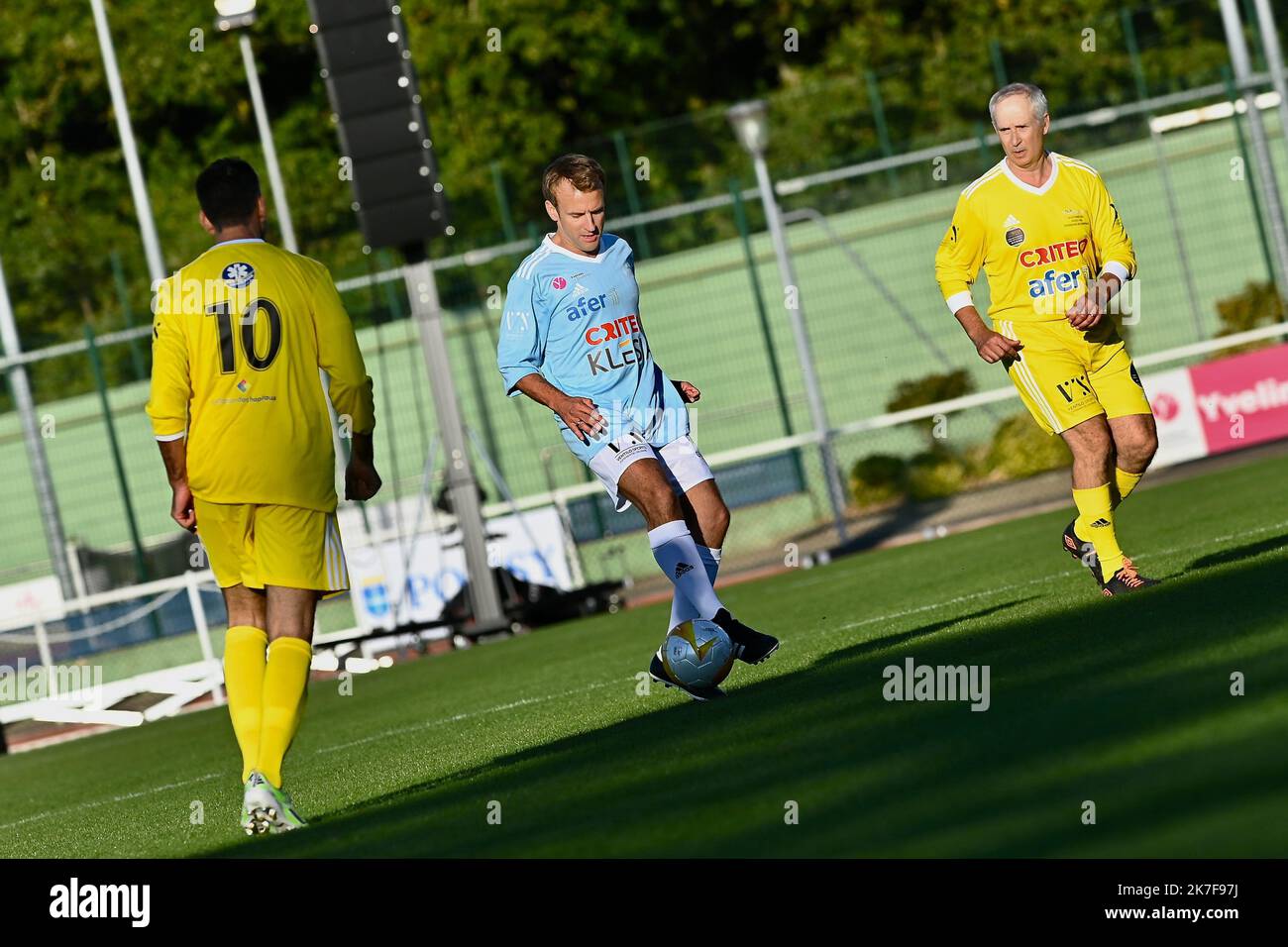 Match du Variétés Club de France: les images du but d'Emmanuel Macron sur penalt