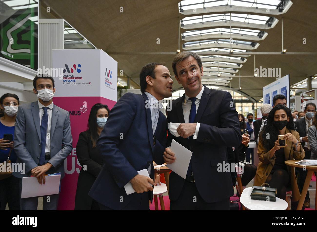 ©Julien Mattia / Le Pictorium/MAXPPP - Interventions des Ministres, Olivier Veran, Agnes Pannier-Runacher, Cedric O et Frederique Vidal lors du lancement de la Strategie d'Acceleration en Sante Numerique a la Station F a Paris, le 18 Octobre 2021. Stock Photo