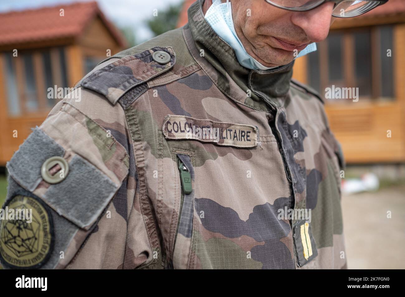 ©Olivier Donnars / Le Pictorium/MAXPPP - Artilleur de formation dans l'Armee de terre, specialiste des drones, le marechal des logis Sylvain a decouvert par hasard le colombier du Mont Valerien en 2013. Il s'est porte volontaire pour entretenir cette tradition militaire. Stock Photo