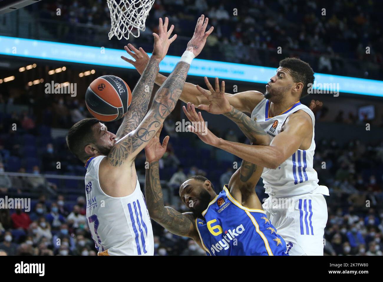 Venice, Italy. 01st May, 2023. Walter Samuel and Ivan Cordoba during Venezia  FC vs Modena FC, Italian soccer Serie B match in Venice, Italy, May 01 2023  Credit: Independent Photo Agency/Alamy Live