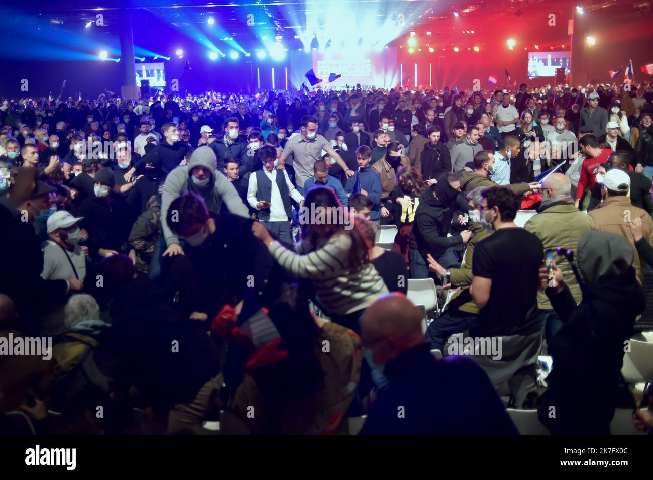 ©FRANCK CASTEL/MAXPPP - Eric Zemmour . UNE MANIFESTATION ANTIFASCISTE dans la salle a Villepinte une journee a risque, entre manifestations et tensions redoutees Le premier meeting du candidat à la presidentielle ce dimanche apres midi pourrait generer des violences entre ses supporters et des opposants. Les autorites sont sur le qui vive. 13 000 pers . 400 journalistes accredites. le 05.12.2021 France, Paris, 2021-12-05. First campaign meeting of Eric Zemmour, presidential candidate of the extreme right, at the Exhibition Center of Paris Nord Villepinte. Illustration of the logo of the meeti Stock Photo