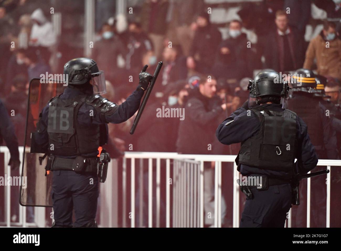Hooligans lyonnais hi-res stock photography and images - Alamy