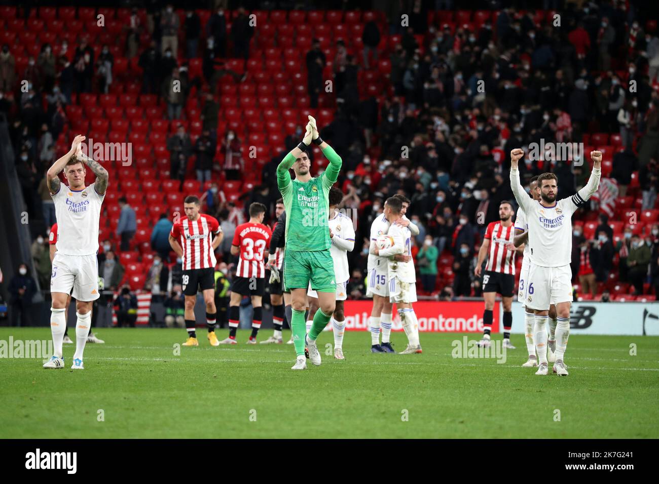 ©Manuel Blondeau/AOP Press/MAXPPP - Toni Kroos of Real Madrid and Thibaut Courtois of Real Madrid and Nacho Fernandez of Real Madrid (from L to R) celebrate victory at the end of the la Liga football match, Athletic Club Bilbao vs Sevilla FC, on December 22, 2021 at Stadium San Mames in Bilbao, Spain. Photo: Manuel Blondeau/AOP.Press/MaxPPP Stock Photo