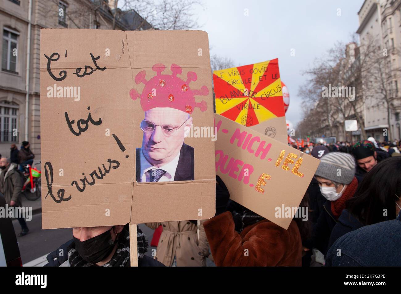 ©Laurent Paillier / Le Pictorium/MAXPPP - Laurent Paillier / Le Pictorium - 13/1/2022 - France / Paris - Les enseignants sont en colere et protestent en nombre jeudi 13 janvier contre la 'pagaille' provoquee par la multiplication des protocoles sanitaires. Le ministre Jean-Michel Blanquer cible principale des mecontentements des personnels de l'education. / 13/1/2022 - France / Paris - The teachers are angry and protest in number Thursday, January 13 against the 'mess' caused by the multiplication of health protocols. Minister Jean-Michel Blanquer is the main target of dissatisfaction among ed Stock Photo