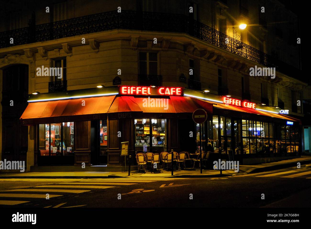 ©PHOTOPQR/VOIX DU NORD/Thierry THOREL ; 02/01/2022 ; A Paris , le 02-01-2022 - Cafe Eiffel , boulevard de Grenelle - Photo : Thierry Thorel / La Voix du Nord - Generic views of Paris. Stock Photo
