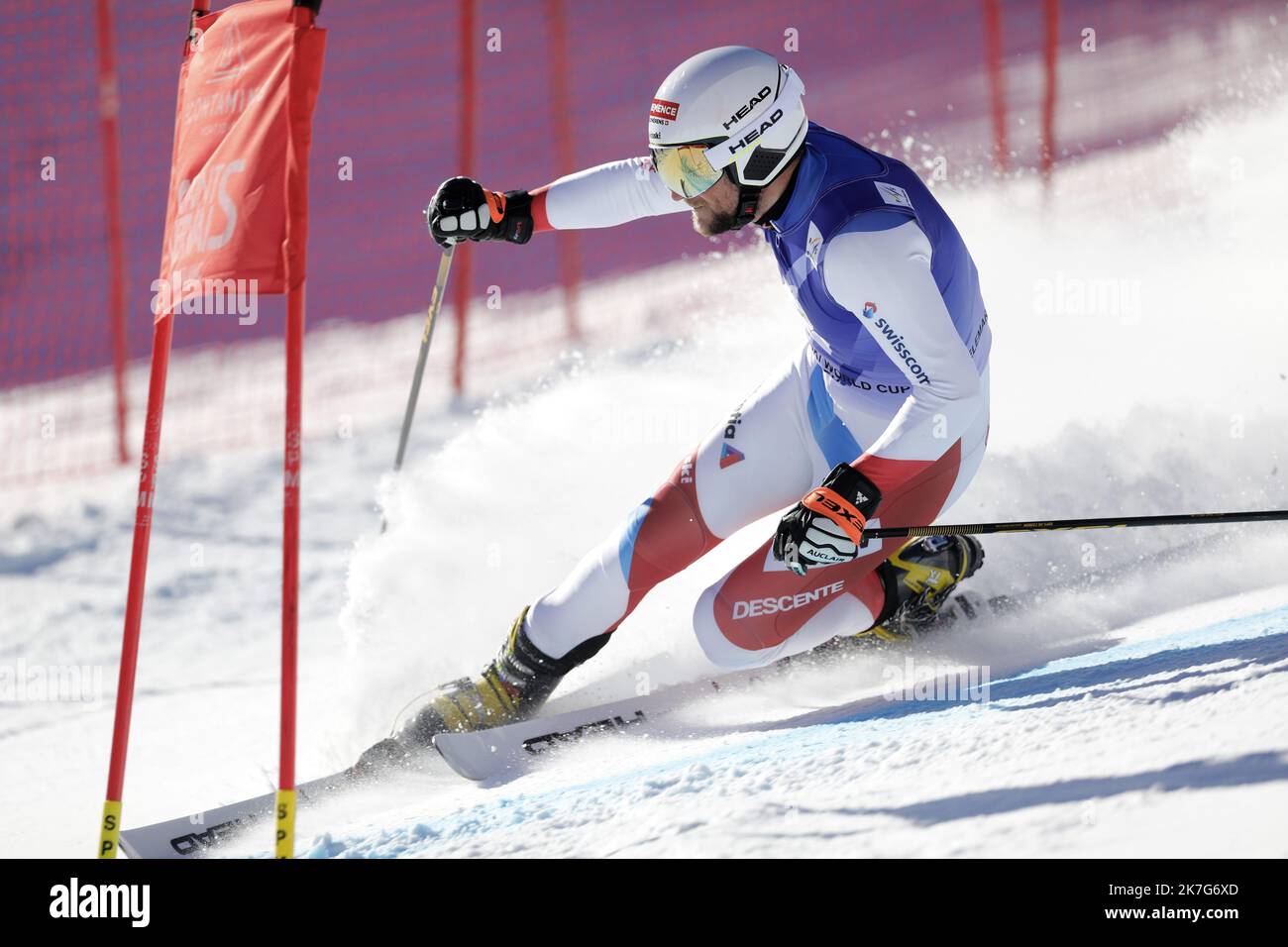 ©PHOTOPQR/LE DAUPHINE/Grégory YETCHMENIZA ; Saint-Nicolas-de-Véroce ; 25/01/2022 ; Grégory YETCHMENIZA / LE DAUPHINE LIBERE / Photopqr SAINT-NICOLAS-DE-VEROCE (HAUTE-SAVOIE) LE 25 JANVIER 2022 TELEMARK / COUPE DU MONDE sur notre photo : Le suisse Bastien Dayer sur la plus haute marche du podium en classique jan 25th 2022 TELEMARK / WORLD CUP  Stock Photo