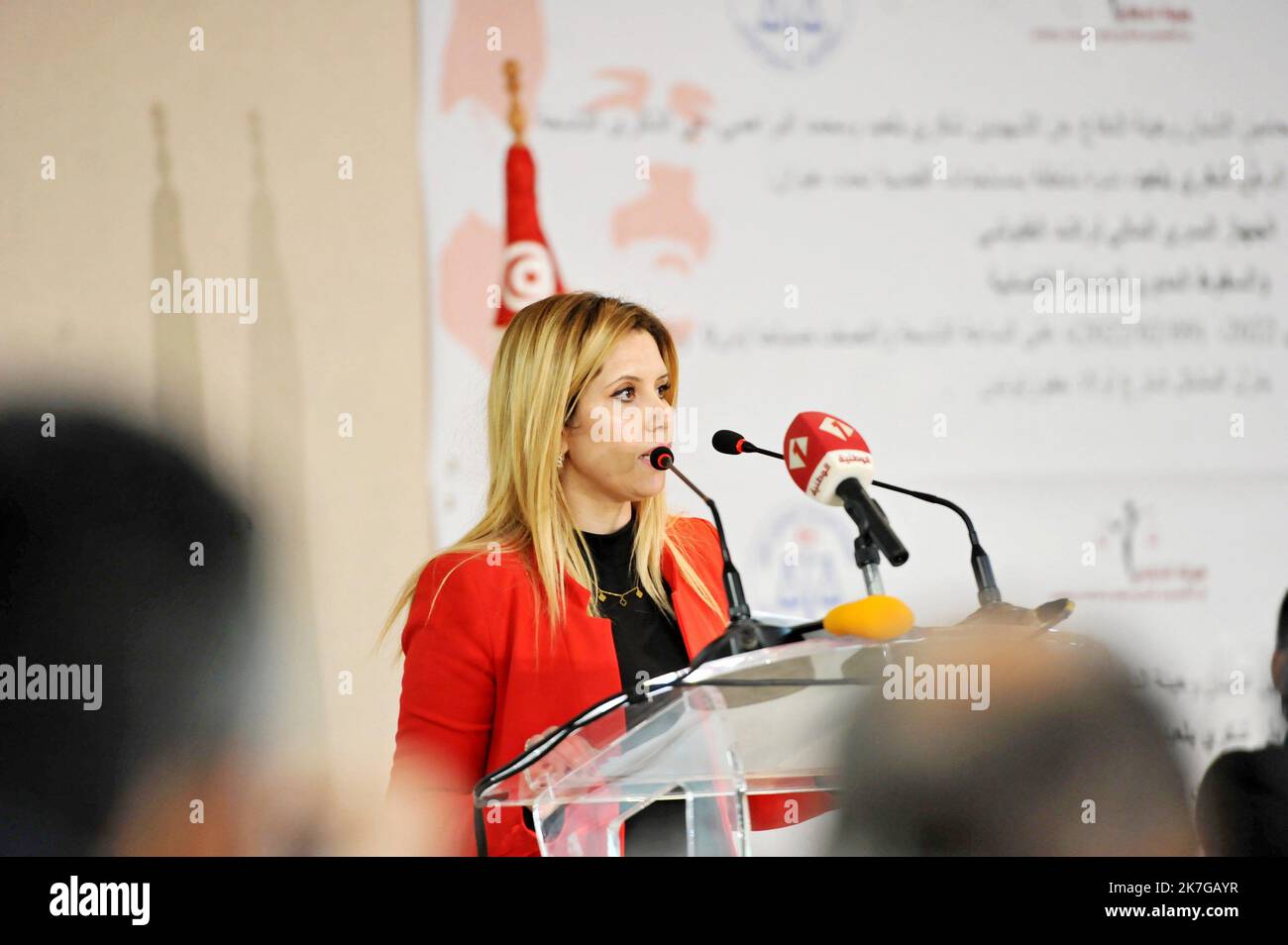©Yassine Mahjoub/MAXPPP - 09/02/2022 TUNIS, TUNISIA - FEBRUARY 09: The lawyer Faten Hannaoui who speaks during the press conference today for the defense of the martyrs Chokri Belaid and Mohamed Brahmi, in partnership with the National Lawyers' Association in Tunisia and the Tunisian Association of Young Lawyers, under the title 'The Secret Financial Device of Rachid Ghannouchi and the resounding fall of judicial protection'(photo by Mahjoub Yassine/MAXPPP) Stock Photo