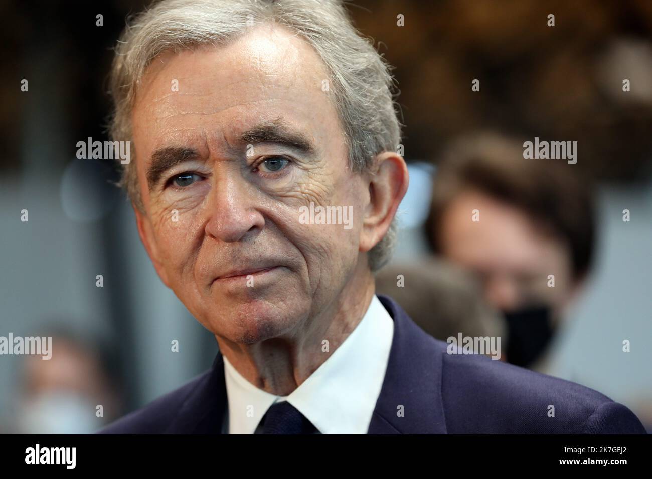 ©PHOTOPQR/LA NOUVELLE REPUBLIQUE/ SEBASTIEN GAUDARD VENDOME (41), LE 22.02.2022 BERNARD ARNAULT EST VENU INAUGURE UN NOUVEL ATELIER LOUIS VUITTON A AZE, UNE COMMUNE PRES DE VENDOME DANS LE LOIR-ET-CHER, ET VISITE UN AUTRE ATELIER SITUE DANS UNE ANCIENNE ABBAYE DANS LE CENTRE DE VENDOME. Bernard Arnault during the inauguration of the Louis Vuitton workshop named "L'Abbaye" on February 22, 2022 in Vendome, central France. Stock Photo