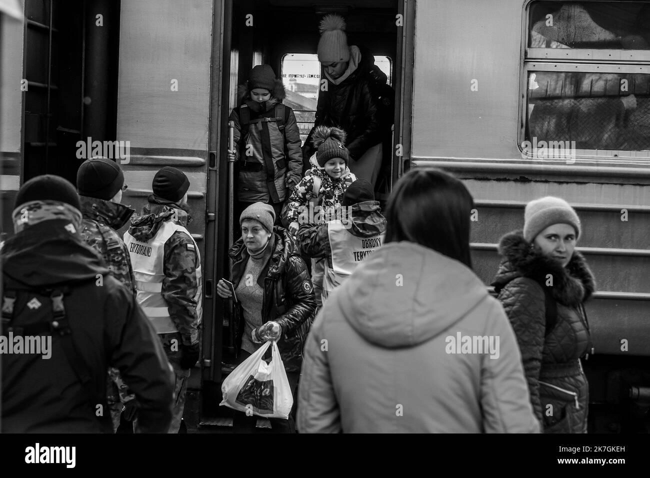 ©Michael Bunel / Le Pictorium/MAXPPP - Przemysl 05/03/2022 Michael Bunel / Le Pictorium - 5/3/2022 - Pologne / Przemysl - Femmes et enfants viennent d'arriver en gare de Przemysl en Pologne. Le train, en provenance de Kyev, est remplie de refugies quittant l'Ukraine en guerre suite a l'invasion du pays par l'armee Russe. Selon l'ONU, depuis le debut de l'invasion de l'Ukraine par l'armee Russe, pres d'un million de personnes auraient fuit le pays. 4 mars 2022. Przemysl, Pologne. / 5/3/2022 - Poland / Przemysl - Women and children have just arrived at Przemysl station in Poland. The train, comi Stock Photo