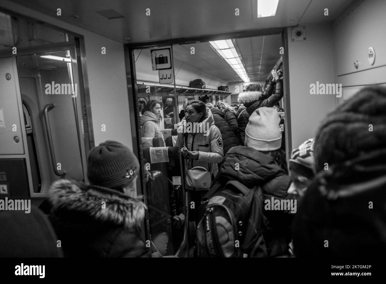 ©Michael Bunel / Le Pictorium/MAXPPP - Przemysl 07/03/2022 Michael Bunel / Le Pictorium - 7/3/2022 - Pologne / Przemysl - A la gare de Przemysl, des femmes et des enfants qui ont fui la guerre en Ukraine partent vers diverses destinations en Pologne et ailleurs en Europe. La fatigue se lit sur tous les visages. 7 mars 2022, Przemysl, Pologne. / 7/3/2022 - Poland / Przemysl - At the train station in Przemysl, women and children who have fled the war in Ukraine are leaving for various destinations in Poland and elsewhere in Europe. Tiredness can be seen on all their faces. March 7, 2022, Przemys Stock Photo