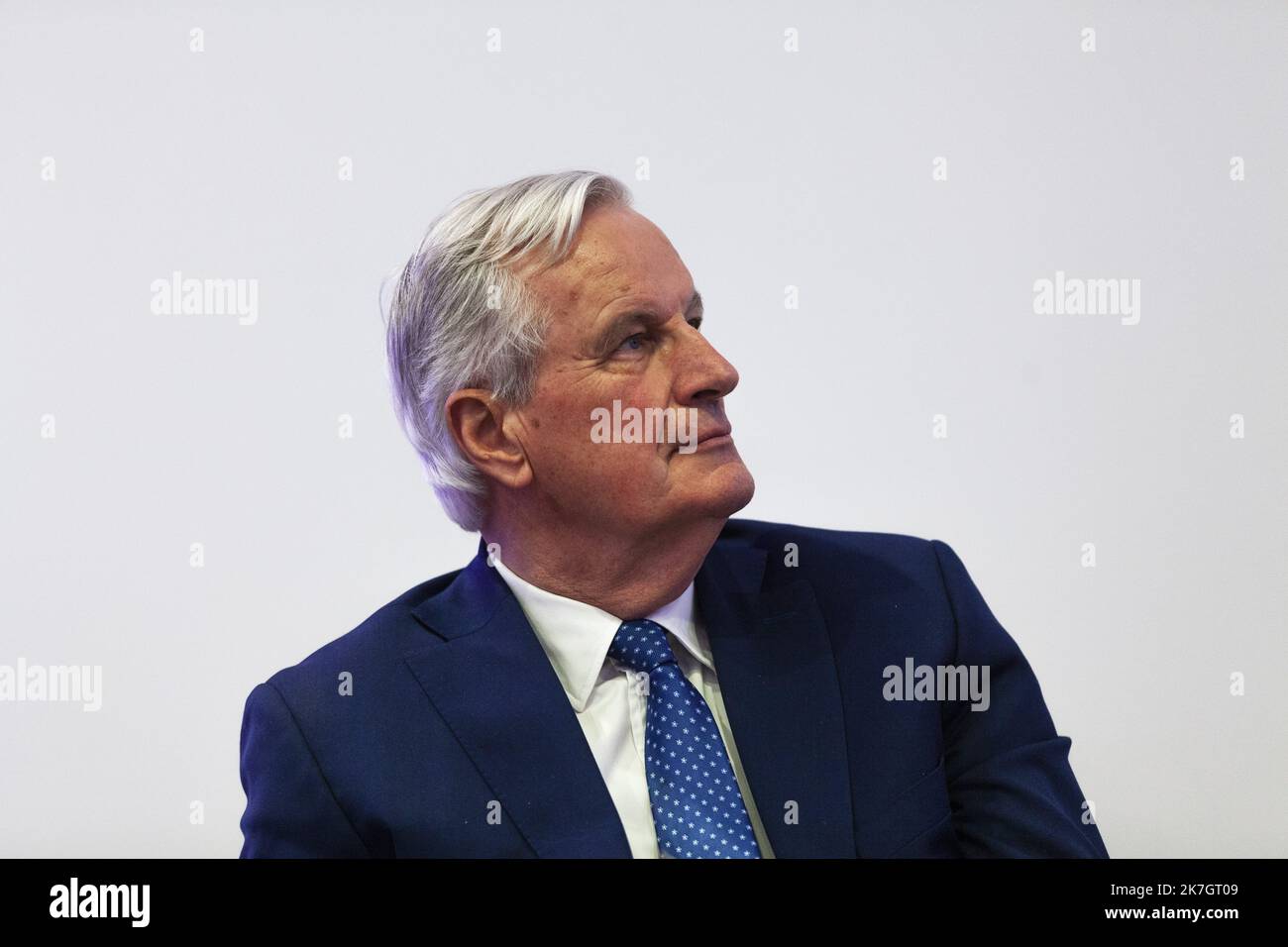 ©Nicolas Landemard / Le Pictorium/MAXPPP - Bruxelles 11/03/2022 Nicolas Landemard / Le Pictorium - 11/03/2022 - Belgique / Bruxelles / Bruxelles - l'ancien negociateur du Brexit, Michel Barnier donnait ce jour a Bruxelles un conference en soutien a Valerie Pecresse, candidate des Republicains (LR) pour les elections presidentielles en France. Environ une centaine de personnes etaient venues l'ecouter (majoritairement des Francais de Belgique). / 11/03/2022 - Belgium / Brussels / Brussels - The former Brexit negotiator Michel Barnier gave a conference in Brussels today in support of Valerie Pec Stock Photo