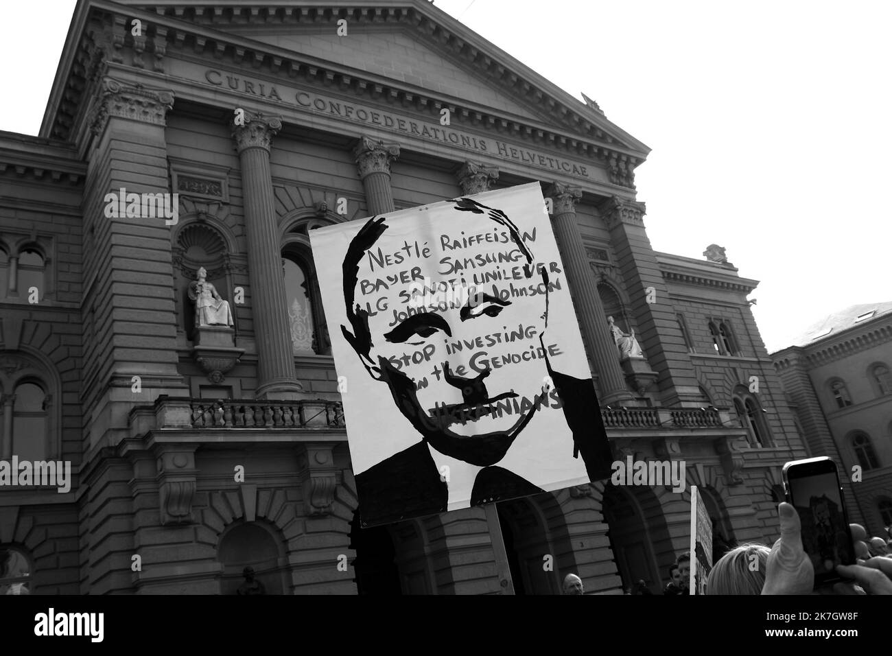 ©Francois Glories/MAXPPP - 19/03/2022 The Swiss food giant Nestlé, castigated by the Ukrainian president Volodymyr Zelensky, by its message broadcast at the demonstration in Bern on Saturday 19 March, the food giant assured, Sunday, not to make any profit in Russia. Switzerland Mars 21 2022 Stock Photo