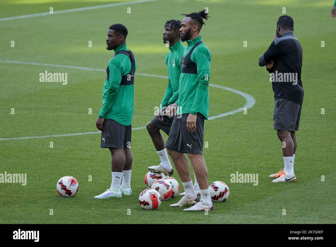 Â©PHOTOPQR/LA PROVENCE/TOMASELLI Antoine ; Marseille ; 24/03/2022 ; Foot â€¢ France / Cote d'Ivoire â€¢ ConfÃ©rence de Presse & Entrainement â€¢ Stade Orange VÃ©lodrome. training session on the eve of the friendly football match between France and Ivory Coast at the Velodrome Stadium in Marseille, southern France on March 24, 2022. Stock Photo
