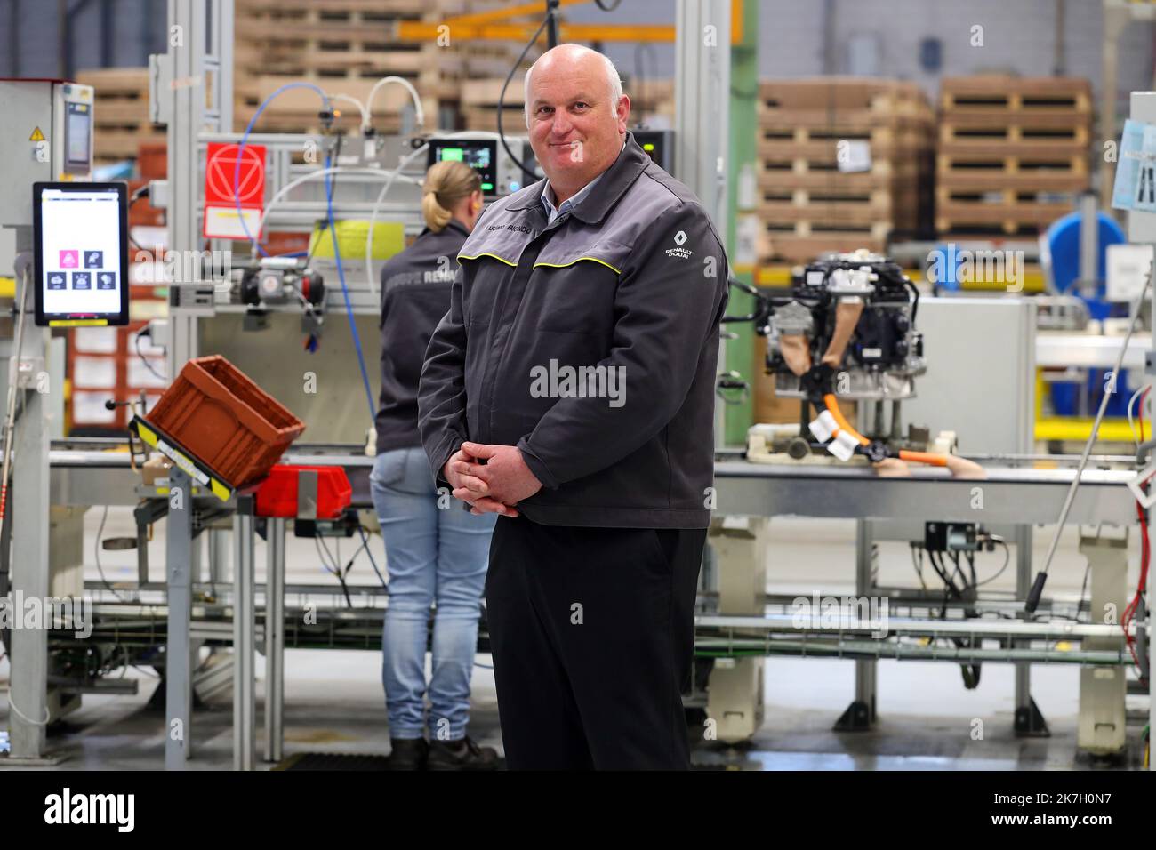 ©PHOTOPQR/VOIX DU NORD/Ludovic Maillard ; 30/03/2022 ; ruitz le 23.03.2022, LUCIANO BIONDO DIRECTEUR STA USINAGE DES PIECES, usine renault STA L usine STA , Societe de Transmissions Automatiques, est le seul site de fabrication de boites de vitesses automatiques de Renault Group, STA produit aujourd hui la nouvelle boite de vitesses DB, montee sur l'ensemble des vehicules E TECH de la gamme Renault . LA VOIX DU NORD / PHOTO LUDOVIC MAILLARD - The STA factory, Societe de Transmissions Automatiques, is the only manufacturing site for automatic gearboxes from Renault Group, STA today produces the Stock Photo