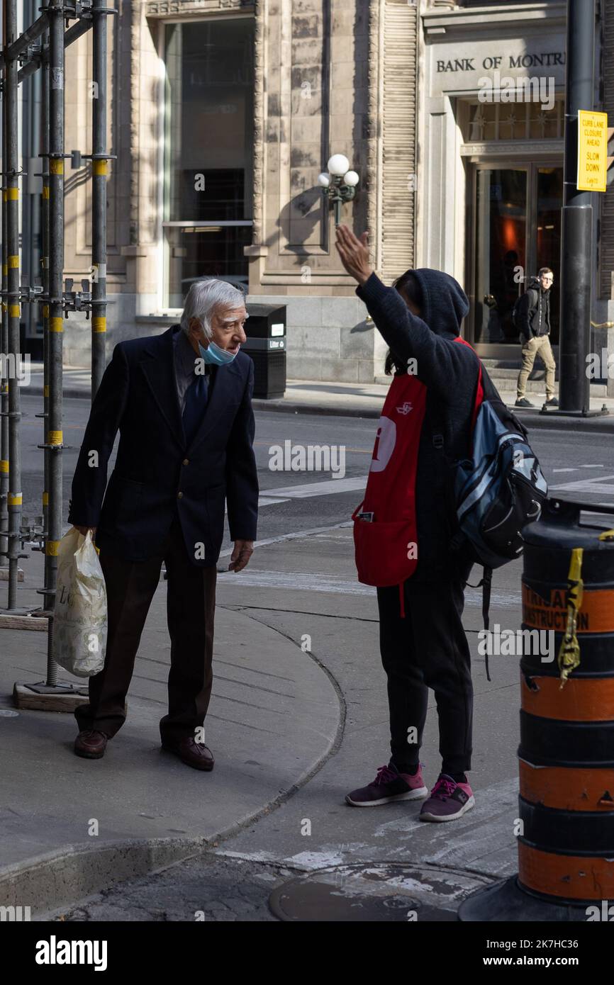 Elder gentleman asking ttc worker for directions, Toronto, Ontario, Canada Stock Photo