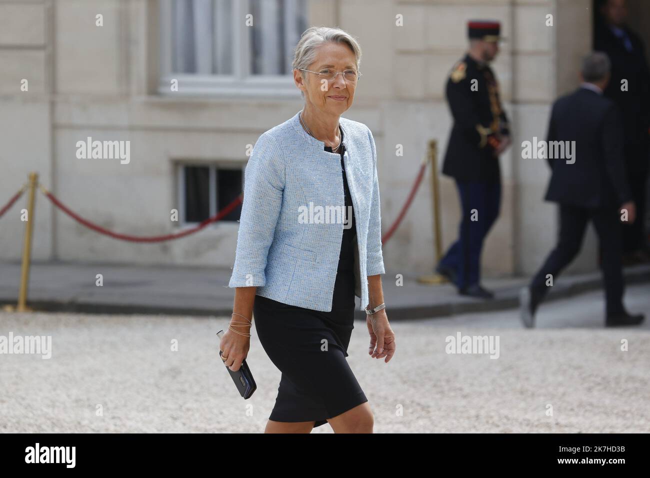 ©Sebastien Muylaert/MAXPPP - Paris 07/05/2022 Elisabeth Borne dans la cour de l'Elysee, pour assister à la cérémonie d'investiture d'Emmanuel Macron à la présidence de la Republique, suite a sa reelection le 24 avril dernier. Paris, 07.05.2022 - France, Paris, 2022-05-07. Inauguration ceremony of the President of the French Republic, Mr Emmanuel Macron, at the Elysee Palace.  Stock Photo