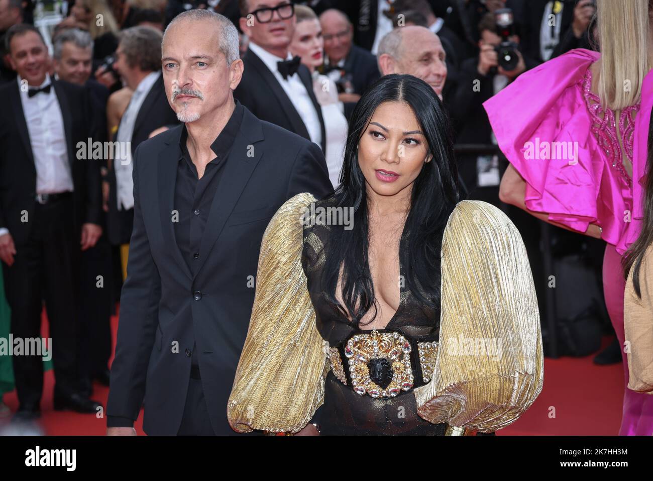 ©PHOTOPQR/LE PARISIEN/Fred Dugit ; Cannes ; 18/05/2022 ; Cuture / Cinéma Palais des festival à Cannes (06), le 18 mai 2022 Montée des marches du film TOP GUN : MAVERICK [Hors-Compétition] Anggun Photo LP / Fred Dugit  Stock Photo