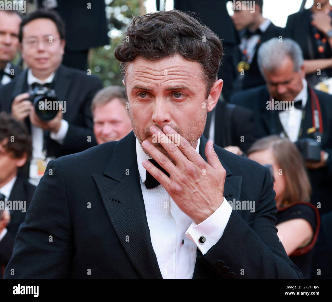 Casey Affleck & Caylee Cowan Hold Hands While Arriving in Venice