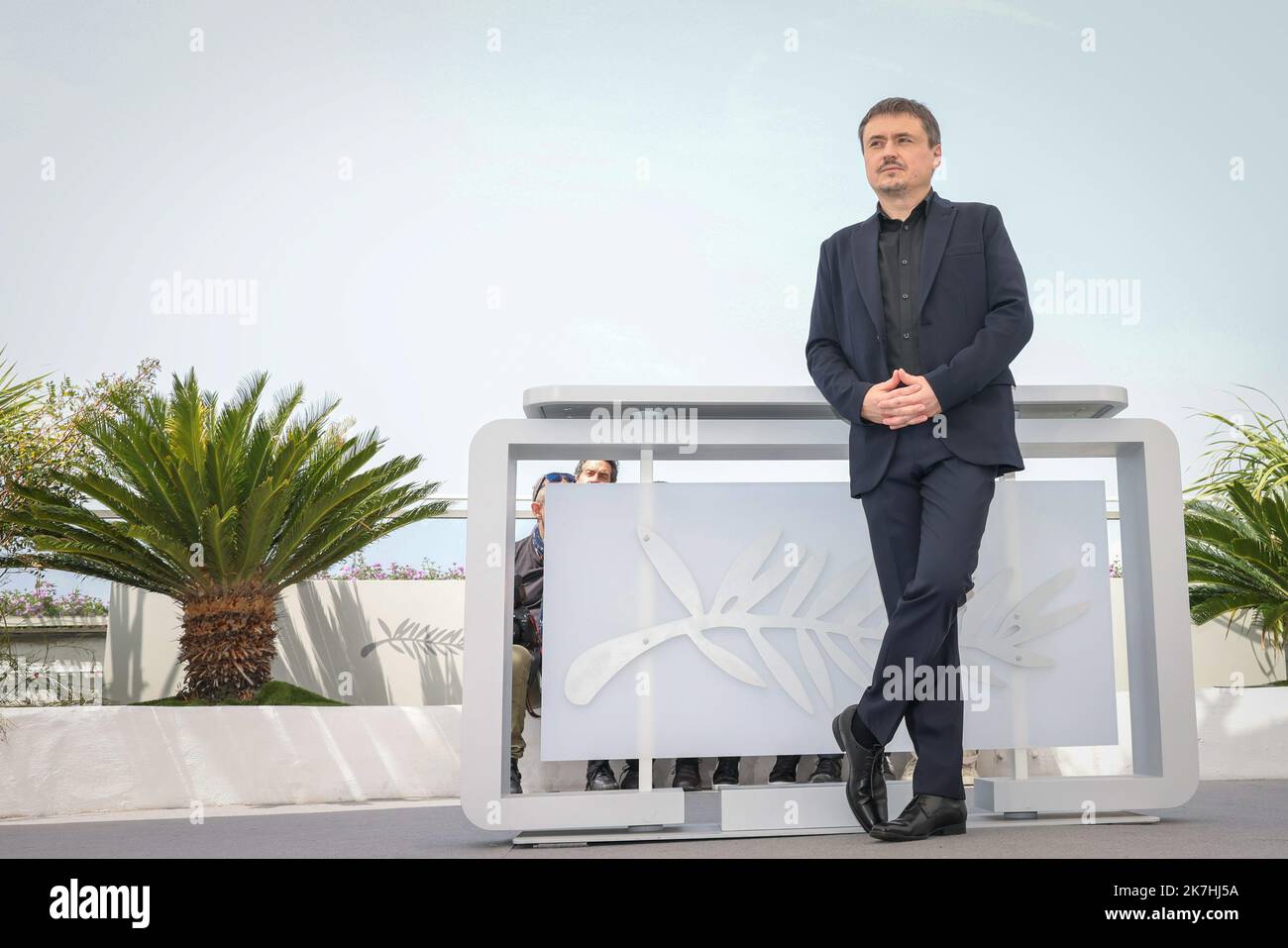 ©PHOTOPQR/LE PARISIEN/Fred Dugit ; Cannes ; 22/05/2022 ; Cuture / Cinéma Palais des festival à Cannes (06), le 22 mai 2022 Photocall du film R.M.N. CRISTIAN MUNGIU Réalisateur (Roumanie) - International Cannes film festival on may 22nd 2022  Stock Photo