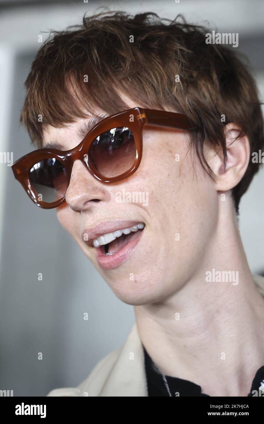 ©Francois Glories/MAXPPP - 16/05/2022 UK actress Rebecca Hall (member of the official jury) arrives at Nice Côte d'Azur airport to attend the 75th Cannes Film Festival. Stock Photo