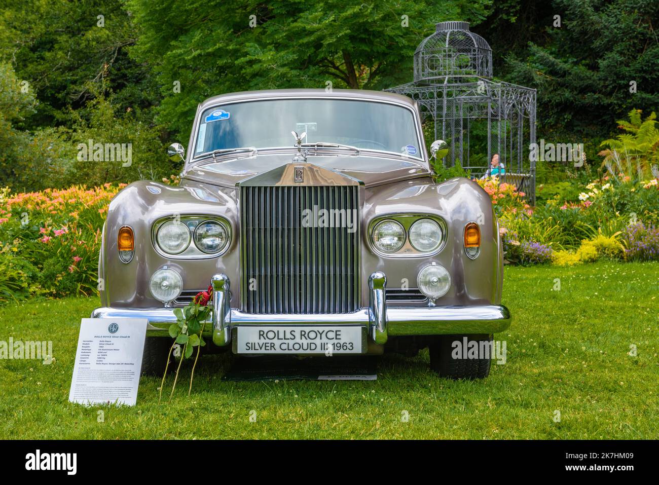 BADEN BADEN, GERMANY - JULY 2019: silver sand gray metalic ROLLS-ROYCE SILVER CLOUD 3 III sedan limousine 1963 1955 1966, oldtimer meeting in Kurpark. Stock Photo
