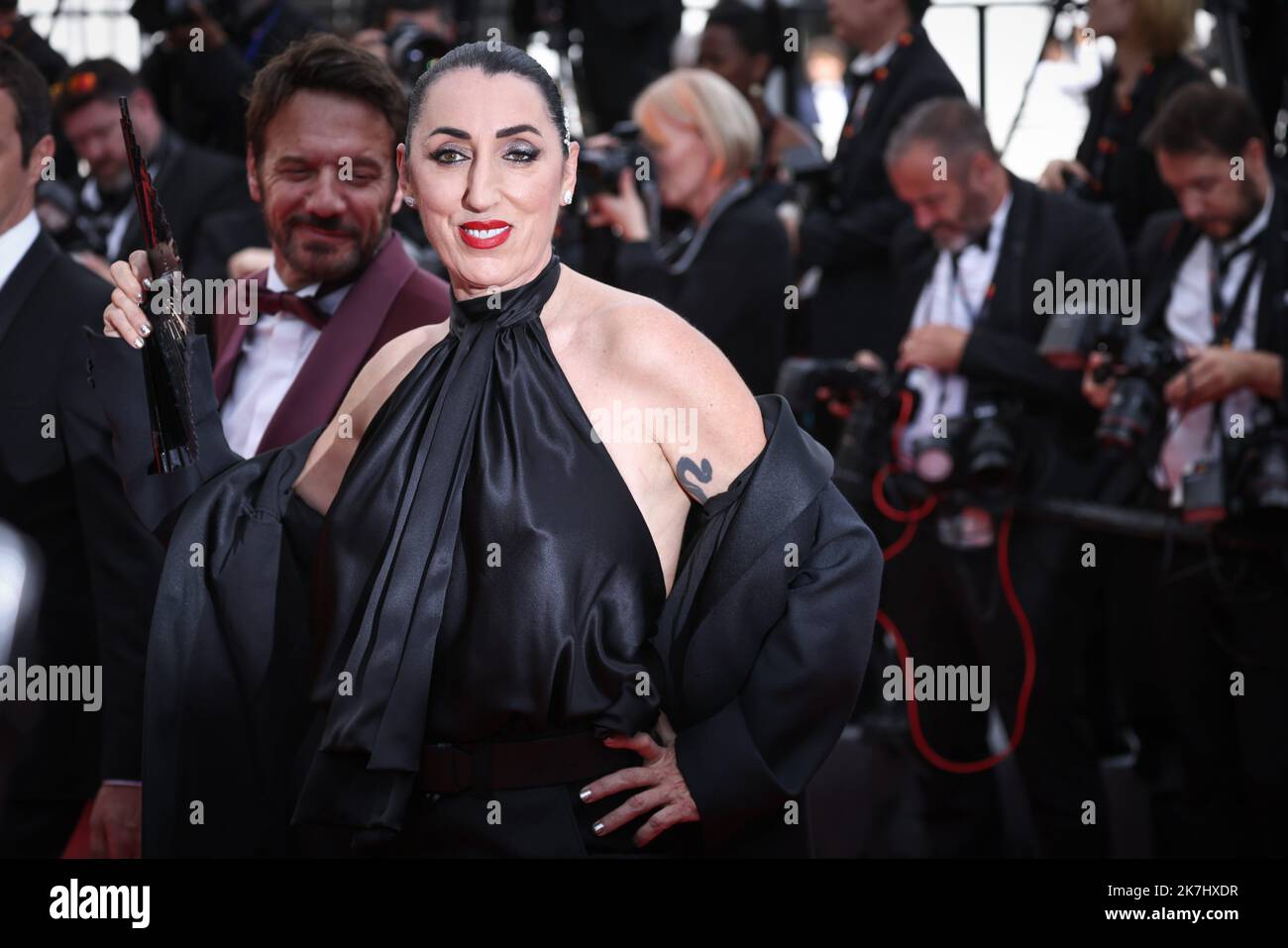 ©PHOTOPQR/LE PARISIEN/Fred Dugit ; Cannes ; 23/05/2022 ; Cuture / Cinéma Palais des festival à Cannes (06), le 23 mai 2022 Tapis rouge du film HEOJIL KYOLSHIM (DECISION TO LEAVE) Rossy de Palma Photo LP / Fred Dugit - International Cannes film festival on may 23rd 2022  Stock Photo