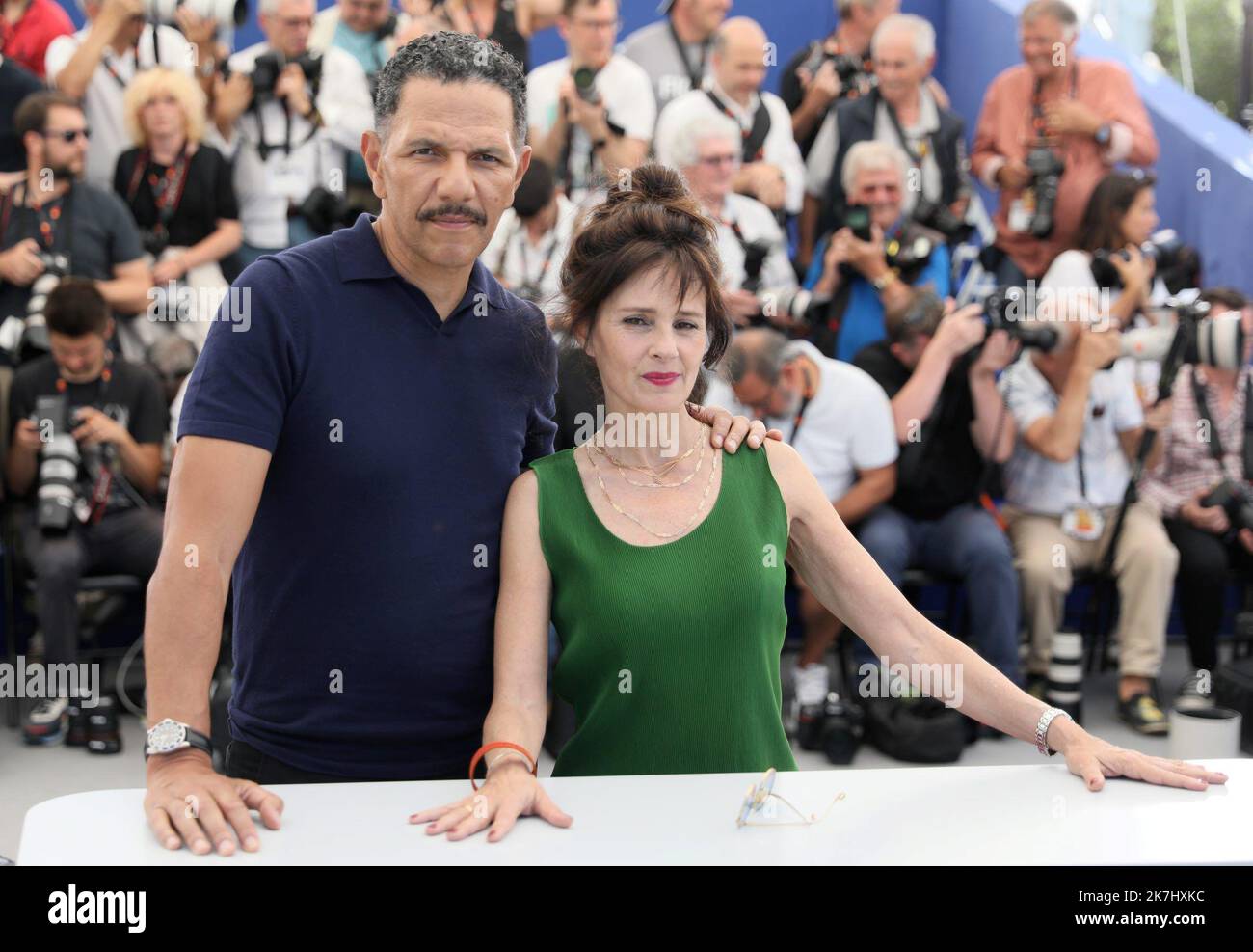 ©PHOTOPQR/NICE MATIN/Patrice Lapoirie ; Cannes ; 24/05/2022 ; French-Moroccan actor Roschdy Zem (L) and French actress Anouk Grinberg pose during a photocall for the film 'The Innocent (L'Innocent)' at the 75th edition of the Cannes Film Festival in Cannes, southern France, on May 24, 2022. Stock Photo