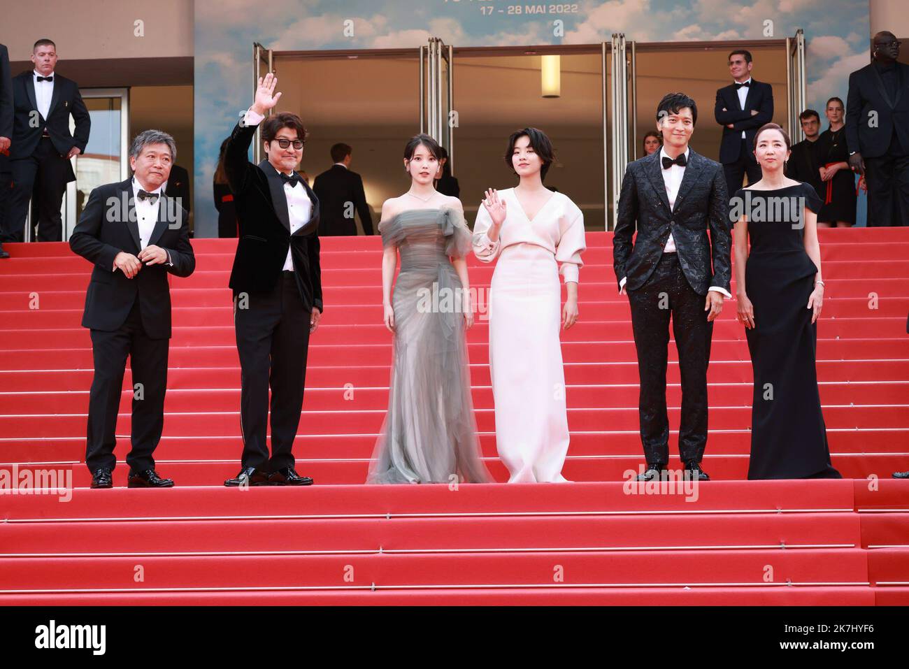 ©PHOTOPQR/NICE MATIN/Patrice Lapoirie ; Cannes ; 26/05/2022 ; (From L) South Korean actor Gang Dong-Won, South Korean actress Lee Joo-Young, South Korean actress Lee Ji-Eun and South Korean actor Song Kang-Ho arrive for the screening of the film 'Broker' during the 75th edition of the Cannes Film Festival in Cannes, southern France, on May 26, 2022.2. - International Cannes film festival on may 26th 2022  Stock Photo
