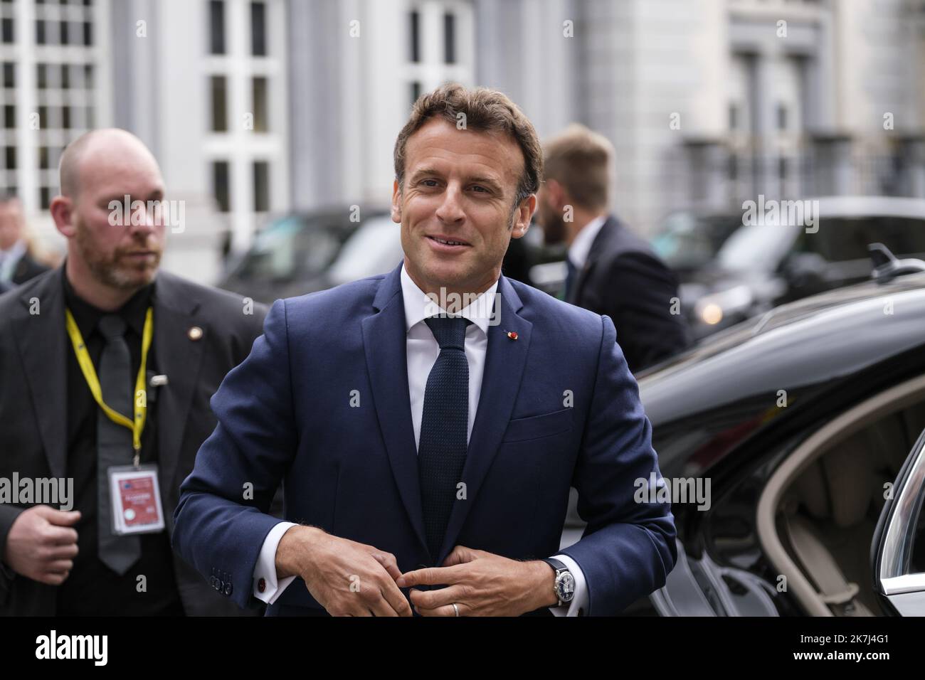 ©Nicolas Landemard / Le Pictorium/MAXPPP - Bruxelles 30/05/2022 Nicolas Landemard / Le Pictorium - 30/5/2022 - Belgique / Bruxelles / Bruxelles - Arrivee du president francais Emmanuel Macron au Palais d'Egmont pour une rencontre avec le Premier Ministre belge Alexander De Croo. / 30/5/2022 - Belgium / Brussels / Brussels - Arrival of French President Emmanuel Macron at the Egmont Palace for a meeting with Belgian Prime Minister Alexander De Croo. Stock Photo