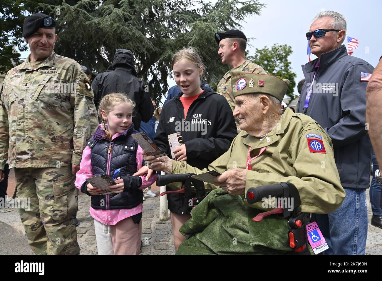 ©PHOTOPQR/OUEST FRANCE/Thomas Brégardis / Ouest-France ; Carentan ; 04/06/2022 ; Carentan (50) L’arrivée des vétérans, Clifford Stump Thomas Bregardis / Ouest-France 78e anniversaire du Débarquement en Normandie june 4th 2022 78th anniversary of the Nroamndy Landing, here the Arizona camp in Carentan  Stock Photo