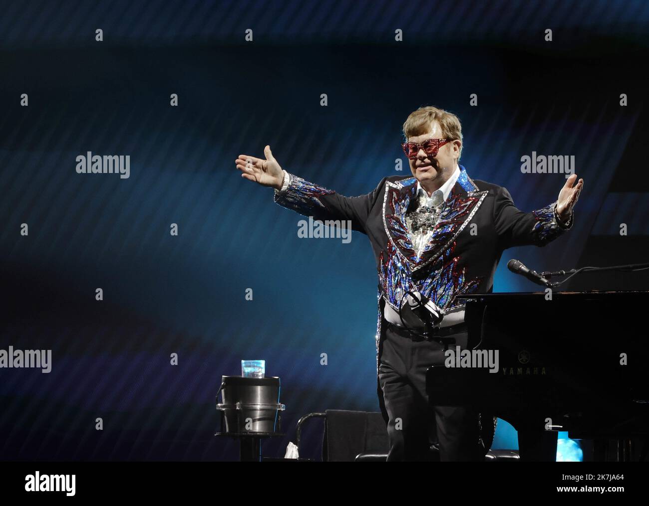 ©PHOTOPQR/LE PARISIEN/Olivier Lejeune ; LA DEFENSE ; 11/06/2022 ; ELTON JOHN, ULTIME CONCERT EN FRANCE A PARIS LA DEFENSE ARENA, LES 11 ET 12 JUIN 2022 ! Elton John est ravi d'annoncer les dernières dates de son mythique spectacle « Elton John Farewell Yellow Brick Road : The Final Tour » au Royaume-Uni, Europe et en Amérique du nord. Elton John performing during a concert in Paris on June 11, 2022 Stock Photo