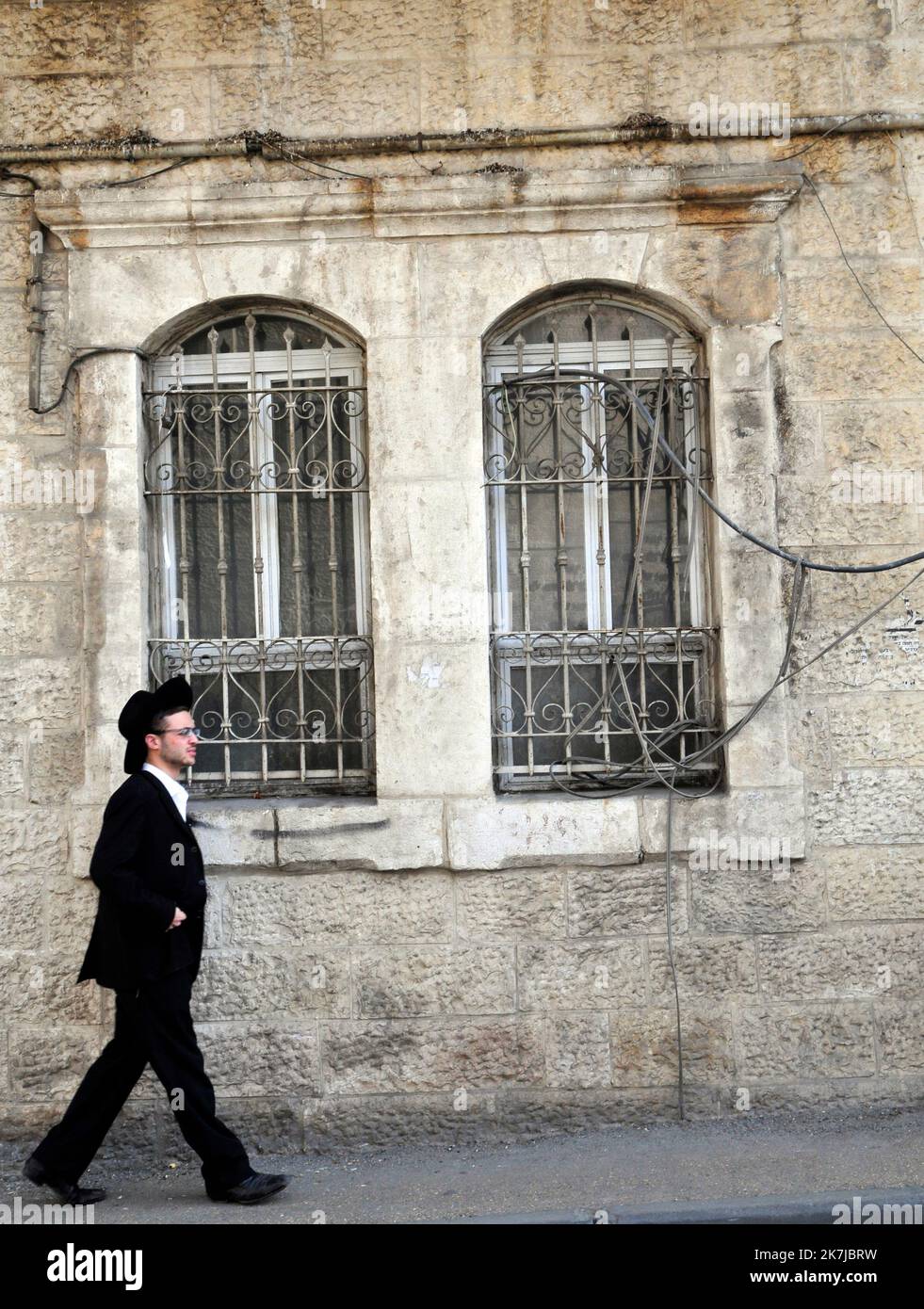 Mea shearim window hi-res stock photography and images - Alamy