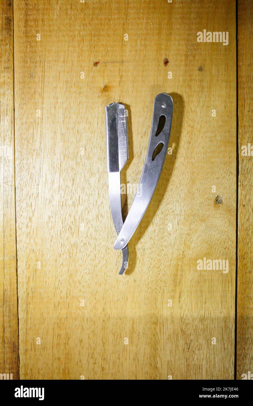 Open old dangerous razor on a wooden background. isolated, blade Stock ...
