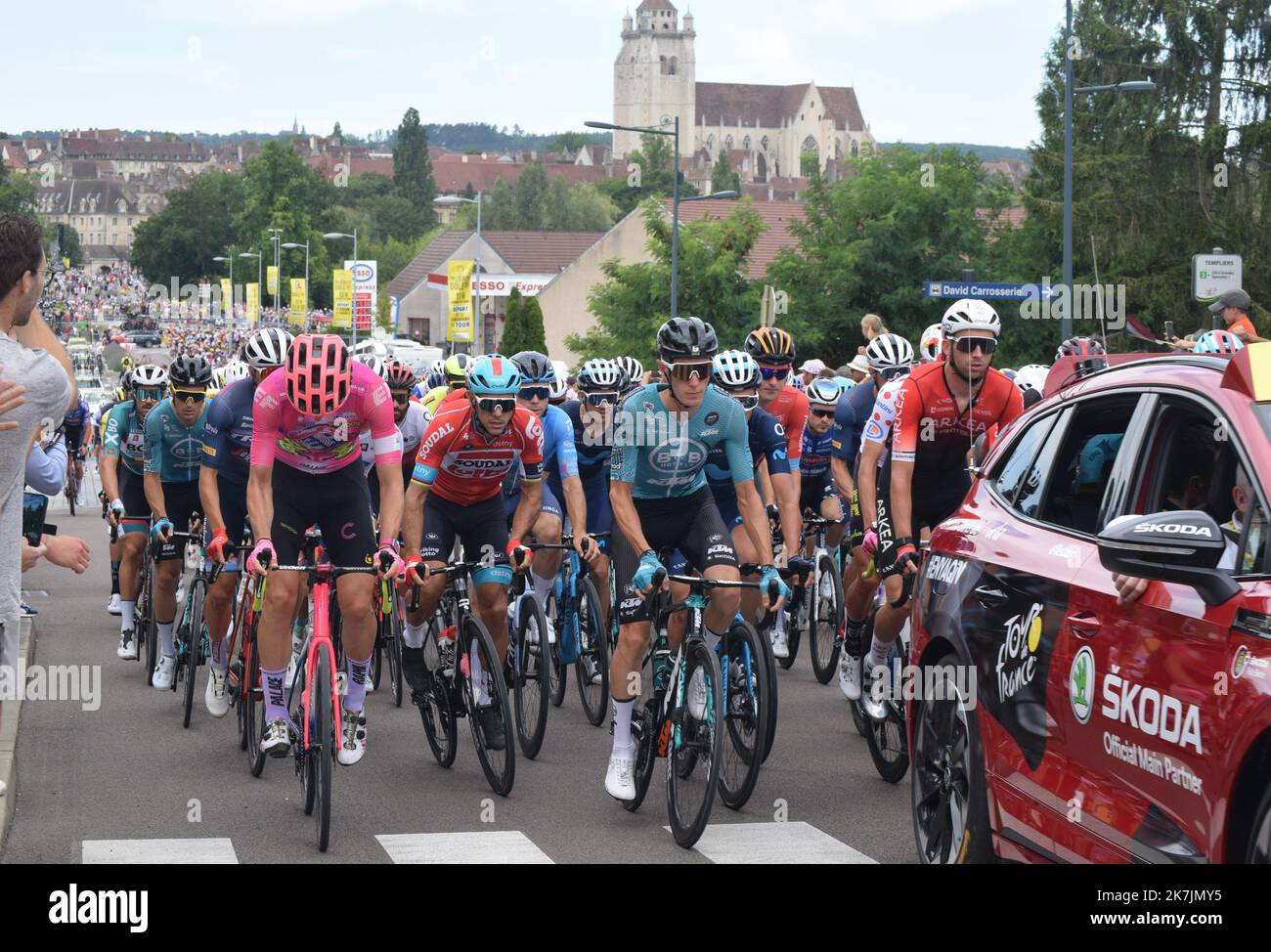 ©JF BIANCHETTO MAXPPP ; DOLE DU JURA LE 09/07/2022. TOUR DE FRANCE 109EME EDITION. DEPART FICTIF DE LA 8EME ETAPE ENTRE DOLE ET LAUSANNE EN FOND LA BASILIQUE NOTRE DAME. The 109th edition of the Tour de France cycling race takes place from 01 to 24 July 2022 - - Stock Photo