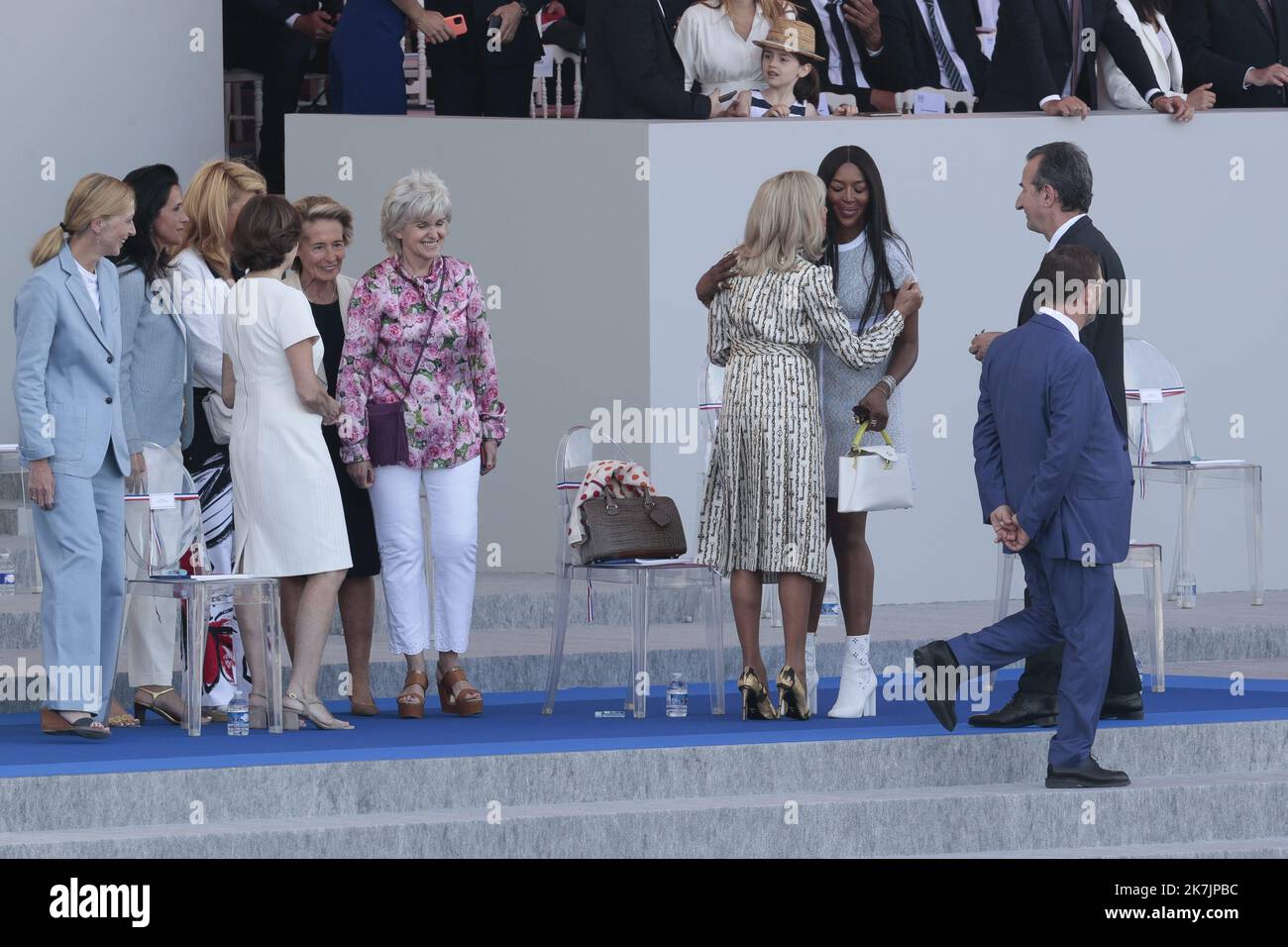 ©sebastien Muylaert Maxppp Paris 14 07 2022 Brigitte Macron Et Naomi