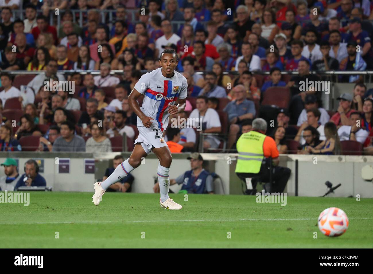 ©Manuel Blondeau/AOP Press/MAXPPP - 24/08/2022 Barcelona Jules Kounde of FC Barcelona during the friendly football match between FC Barcelona and Manchester City, on August 24, 2022 at Camp Nou Stadium in Barcelona, Spain. Stock Photo