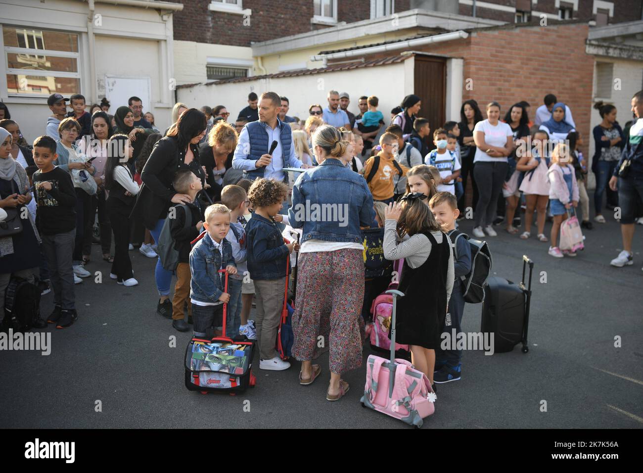 ©PHOTOPQR/VOIX DU NORD/1 ; 01/09/2022 ; 01/09/2022. Rentree scolaire a l'ecole Basly de Sallaumines. PHOTO PIERRE ROUANET LA VOIX DU NORD - France, sept 1st 2022 - 12 millions of pupils back to school Stock Photo