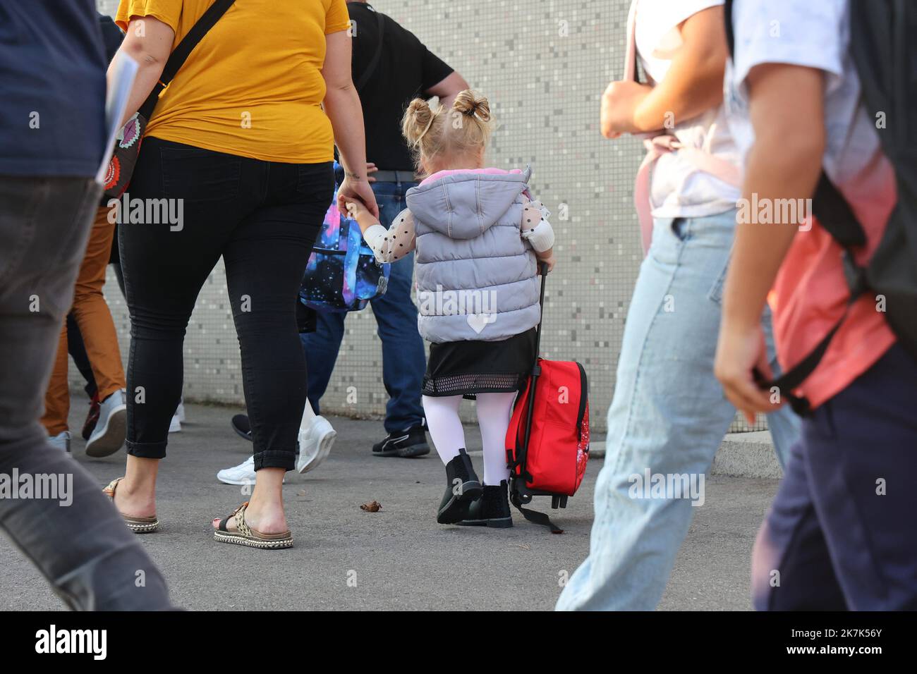 Petite maman hi-res stock photography and images - Alamy, image size:1300x956